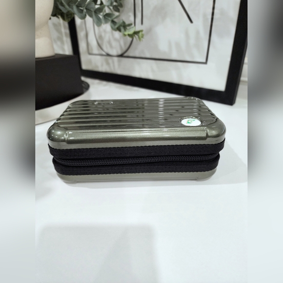 NEW Limited Edition Rimowa×Eva Air Amenity Kit - Picture 2 of 3